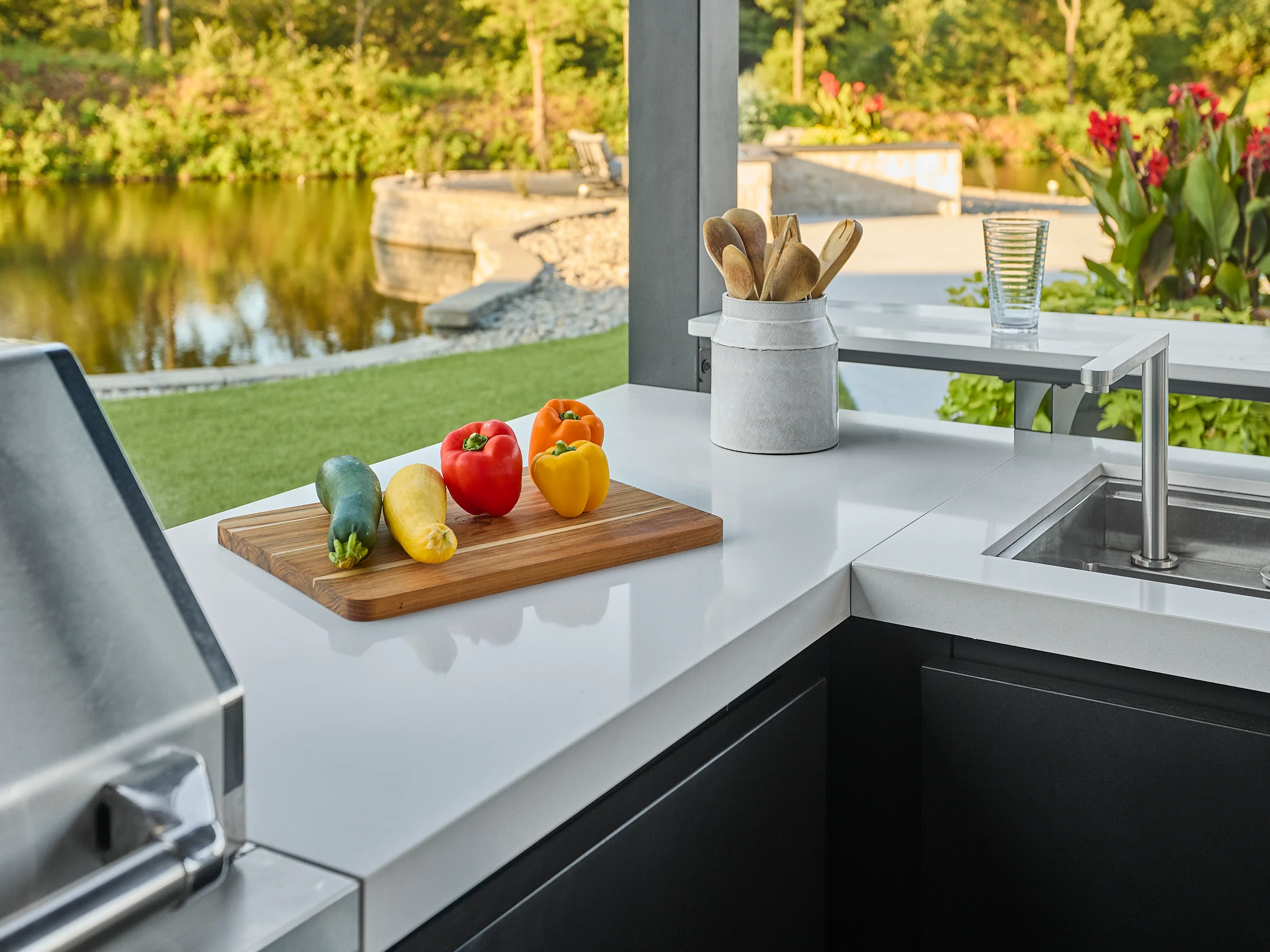 Edgemont Bay | U-Shape Outdoor Kitchen with Bar Seating, Grill & Pizza Oven - Image 10