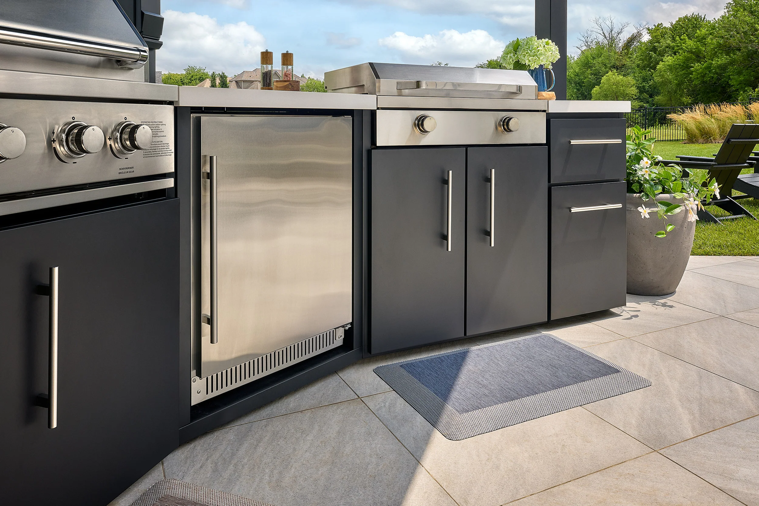 Edgemont Cove | Curved Outdoor Kitchen with Built-In Grill, Griddle & Pizza Oven - Image 11