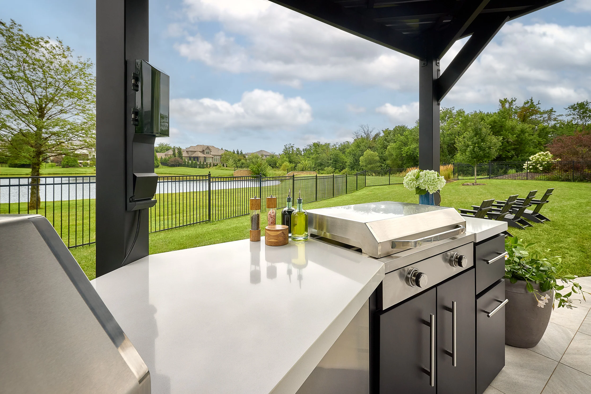 Edgemont Cove | Curved Outdoor Kitchen with Built-In Grill, Griddle & Pizza Oven - Image 15