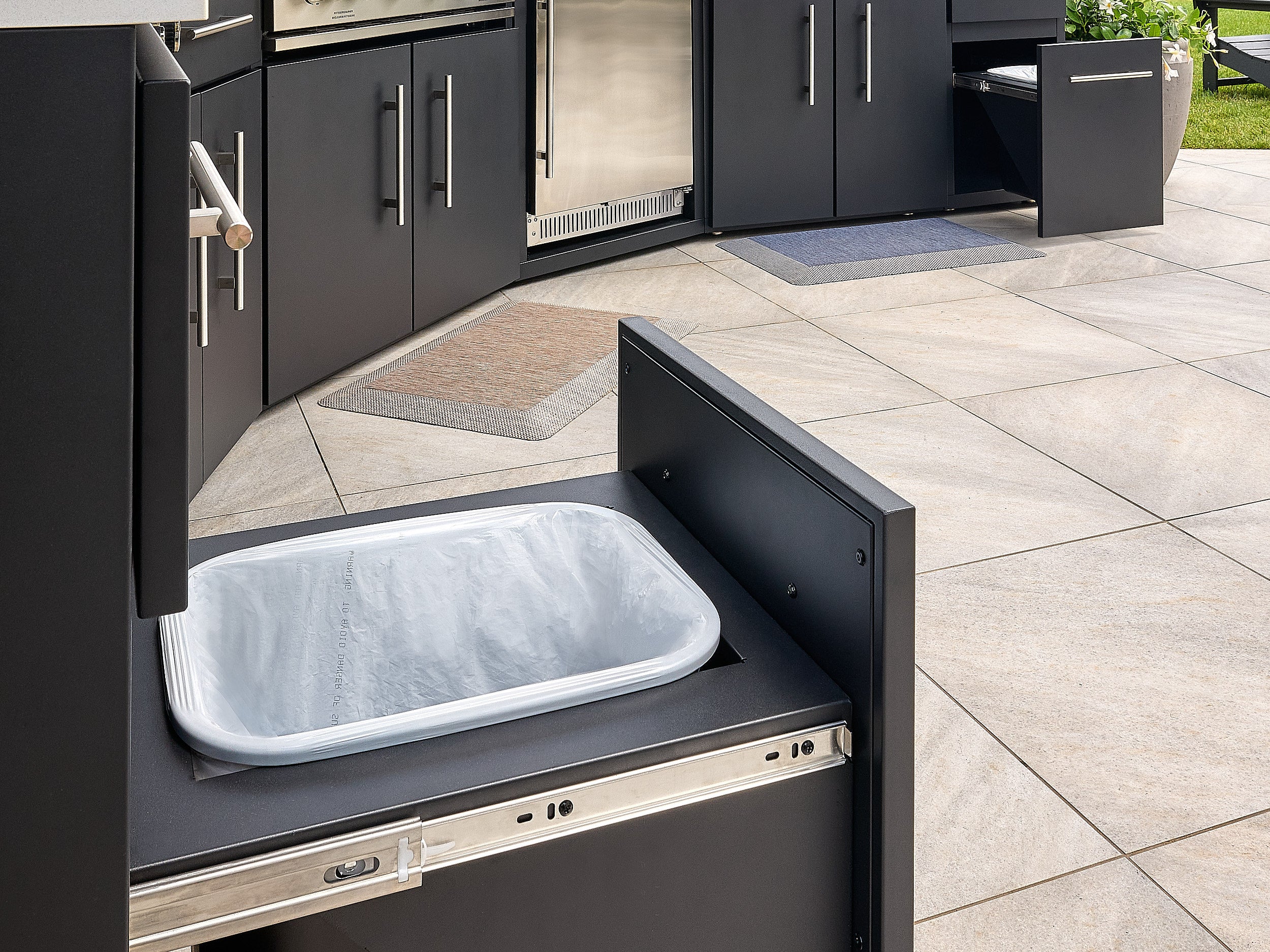 Edgemont Cove | Curved Outdoor Kitchen with Built-In Grill, Griddle & Pizza Oven - Image 16