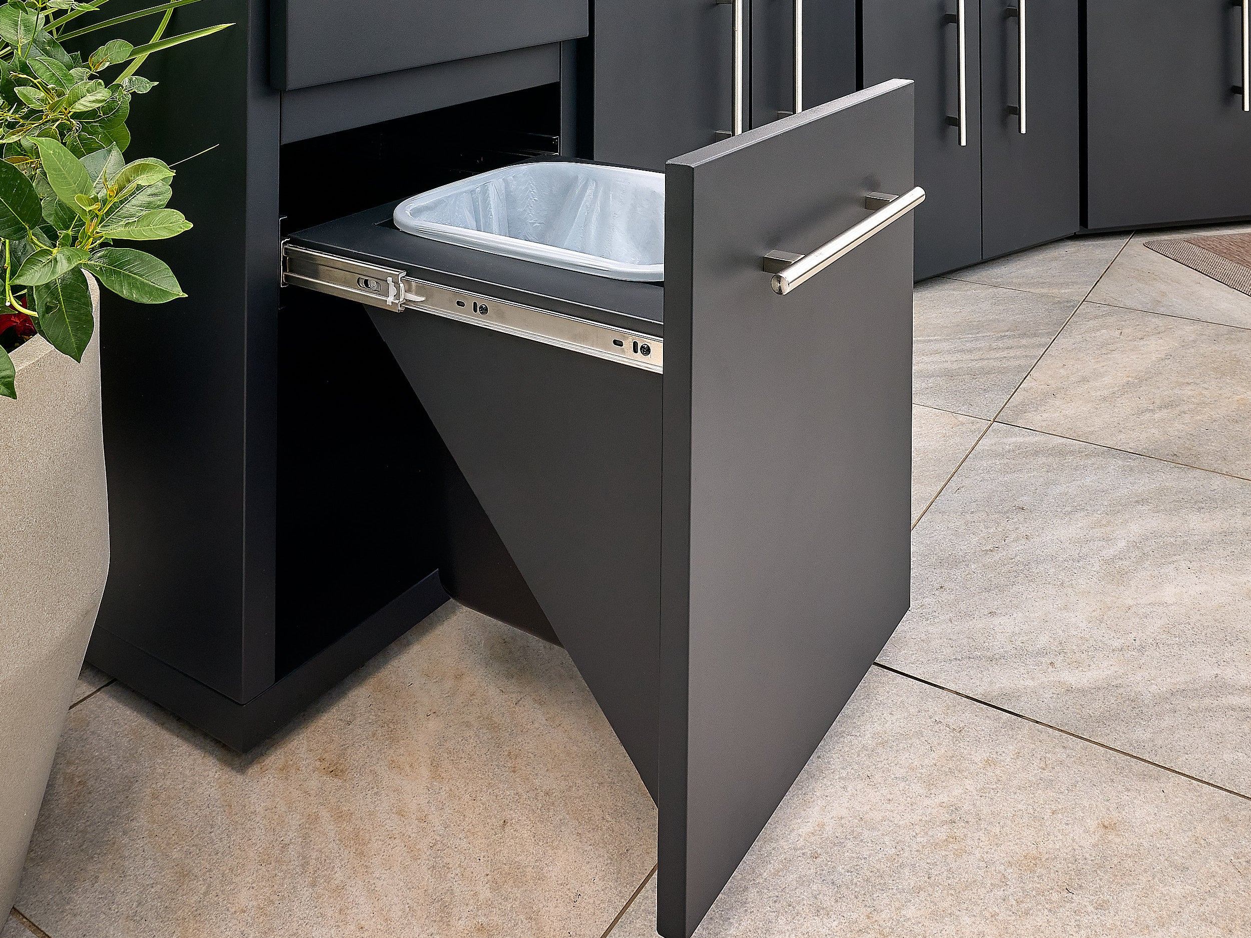 Edgemont Cove | Curved Outdoor Kitchen with Built-In Grill, Griddle & Pizza Oven - Image 17